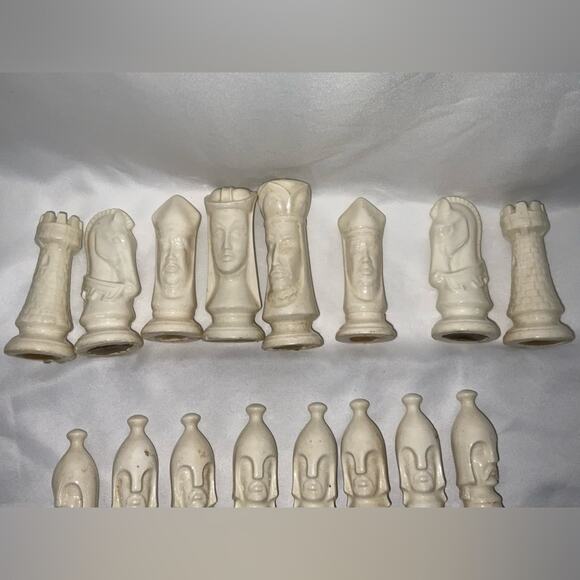 VTG DUNCAN MEDIEVAL CHESS SET GLAZED TURQUOISE WHITE CERAMIC COMPLETE 32 PIECES - Picture 13 of 16